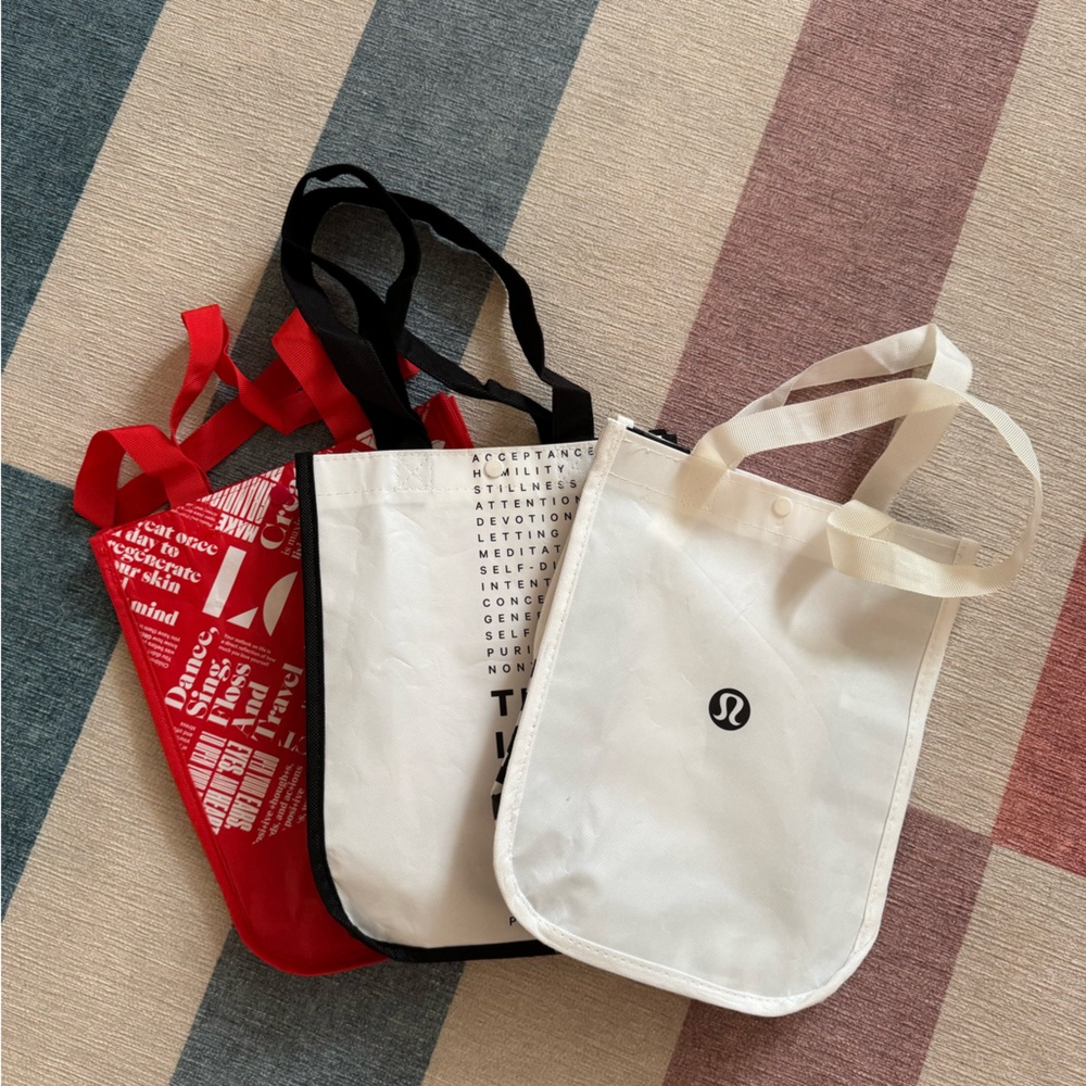 Lululemon reusable bags